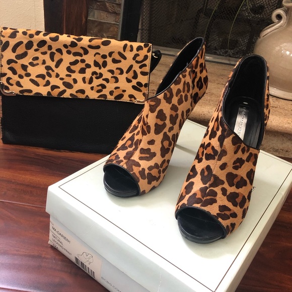 BCBGMAXAZRIA Peep Toe - **Like New** - Picture 2 of 3